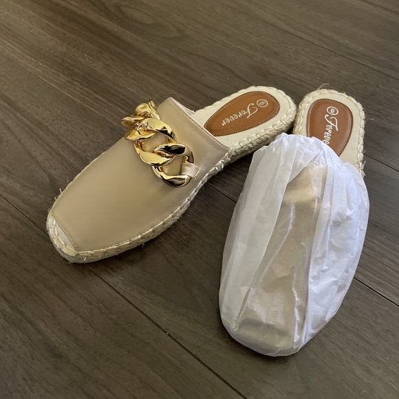 NIB ** Slipper shoes with gold chain accessories - Picture 5 of 5